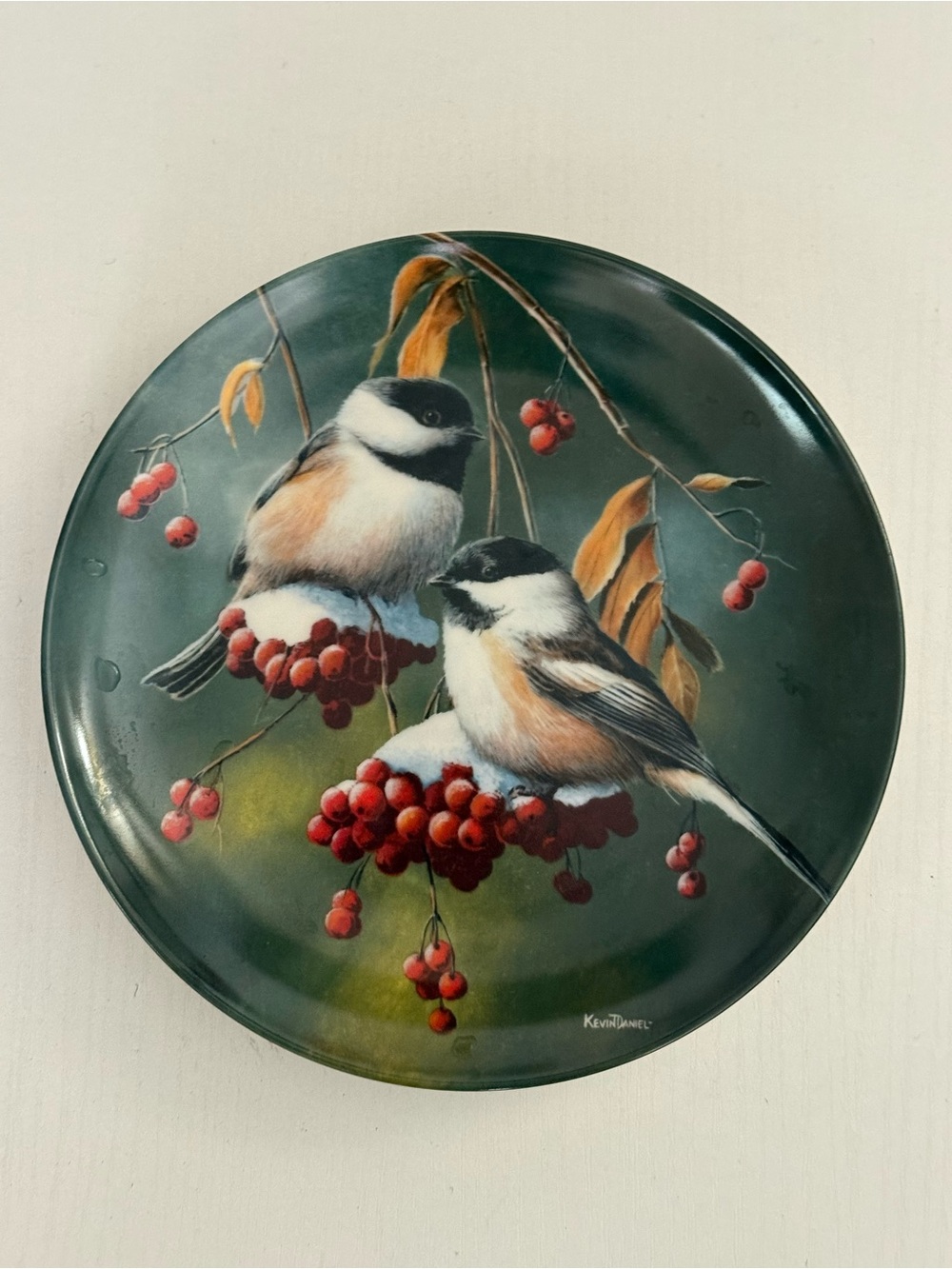 Knowles fine china collector plate Decorative Chickadee Wall Plate w/Red Berries